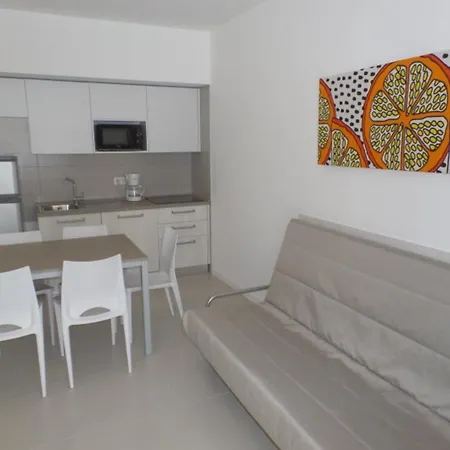 Sunny Vacation With Private Terraces شقة