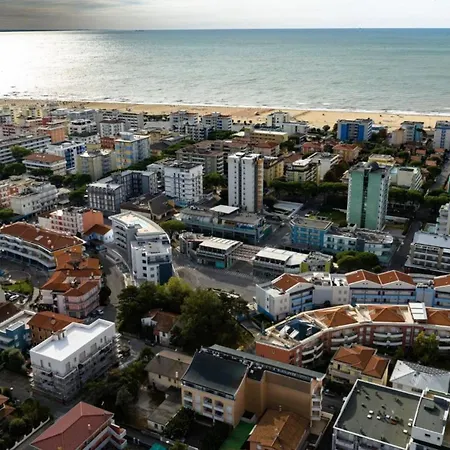 Sunny Vacation With Private Terraces شقة